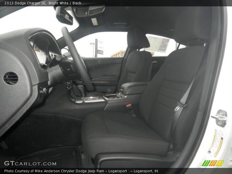 Bright White / Black 2013 Dodge Charger SE