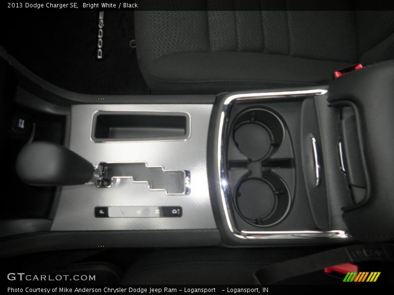 Bright White / Black 2013 Dodge Charger SE