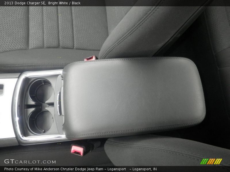 Bright White / Black 2013 Dodge Charger SE