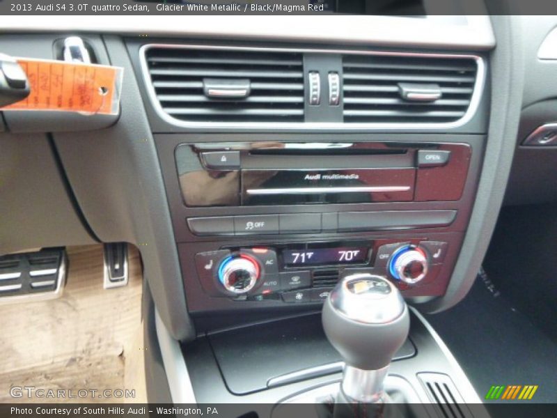 Controls of 2013 S4 3.0T quattro Sedan