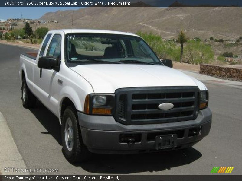Oxford White / Medium Flint 2006 Ford F250 Super Duty XL SuperCab