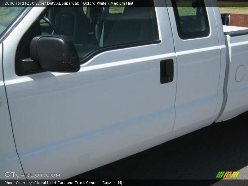 Oxford White / Medium Flint 2006 Ford F250 Super Duty XL SuperCab
