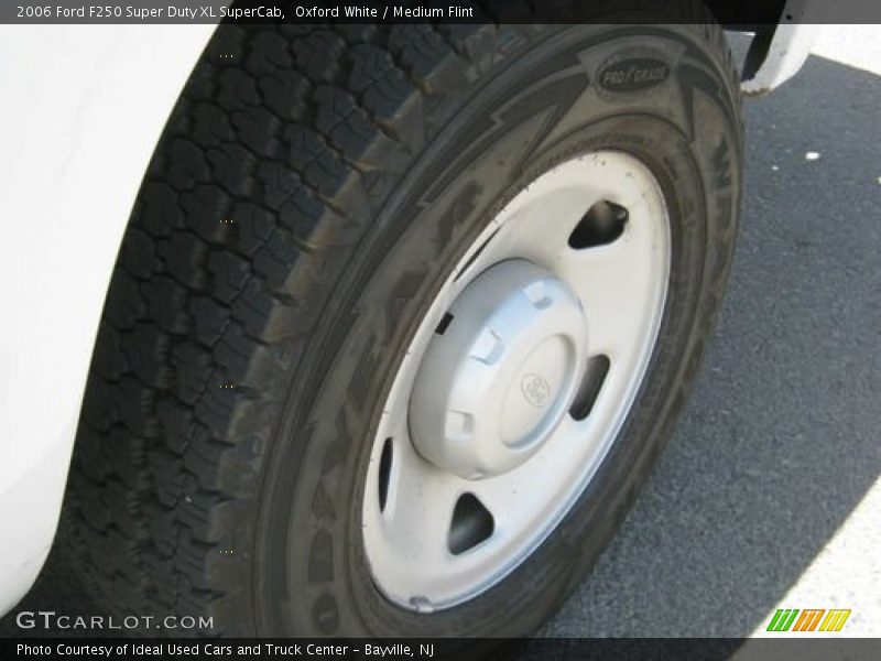 Oxford White / Medium Flint 2006 Ford F250 Super Duty XL SuperCab
