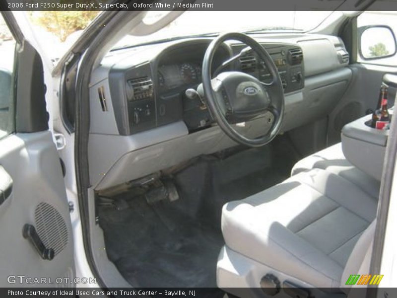Oxford White / Medium Flint 2006 Ford F250 Super Duty XL SuperCab