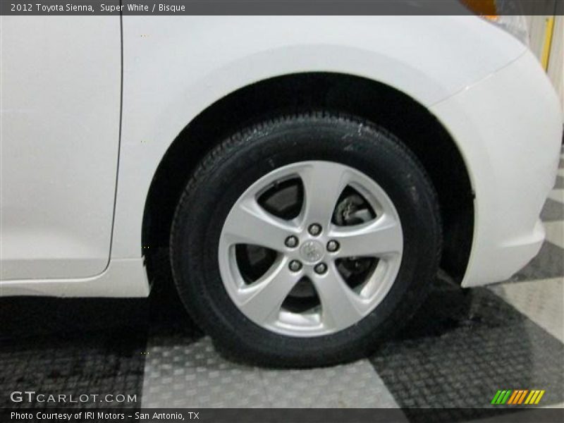 Super White / Bisque 2012 Toyota Sienna