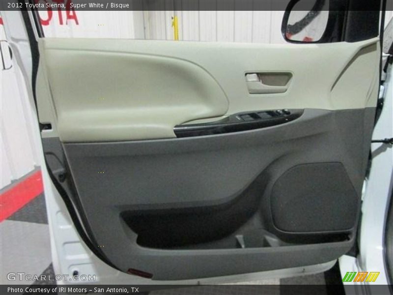 Super White / Bisque 2012 Toyota Sienna