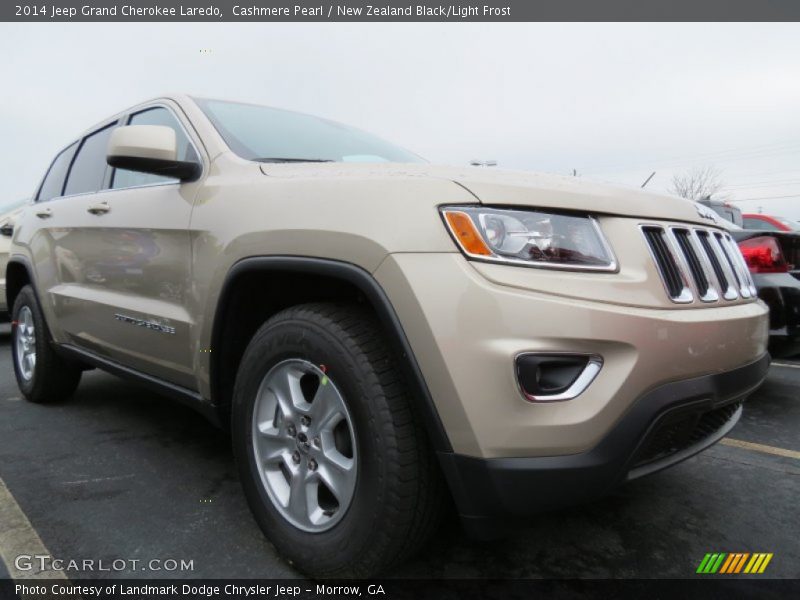 Front 3/4 View of 2014 Grand Cherokee Laredo