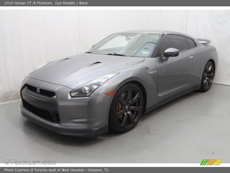 Front 3/4 View of 2010 GT-R Premium