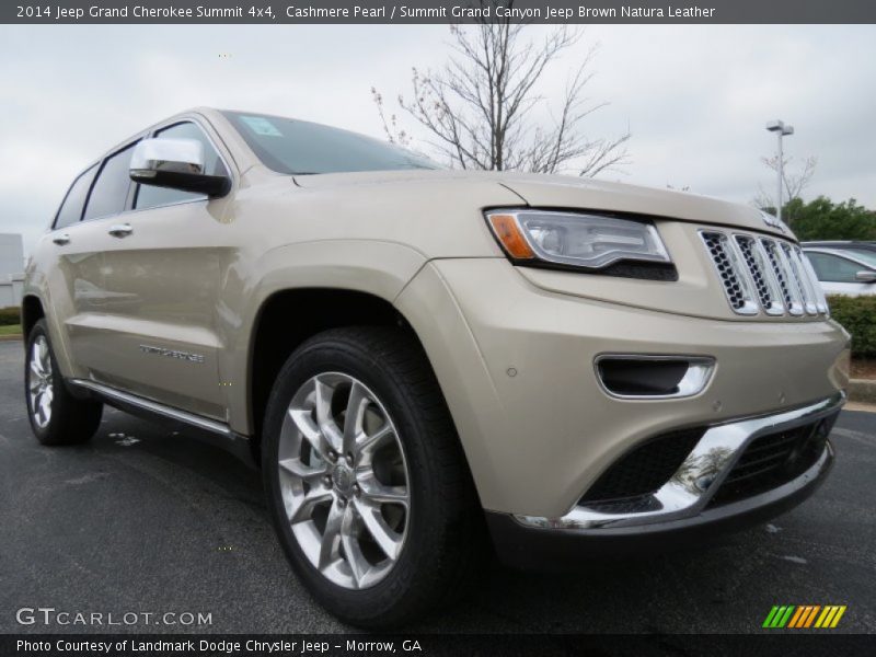 Front 3/4 View of 2014 Grand Cherokee Summit 4x4