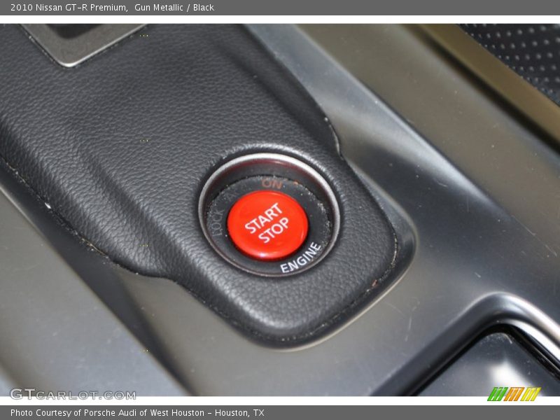 Controls of 2010 GT-R Premium