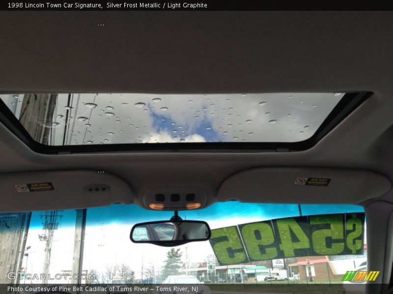 Silver Frost Metallic / Light Graphite 1998 Lincoln Town Car Signature