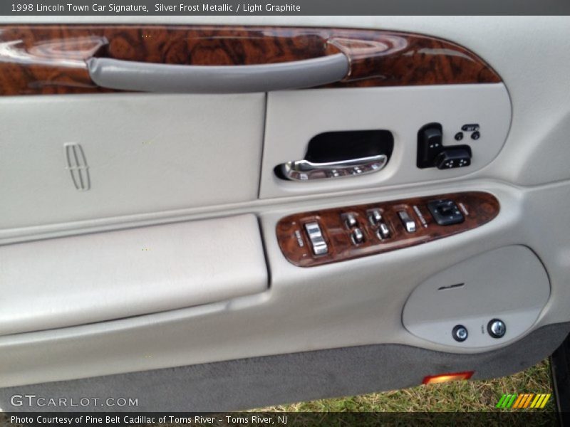 Silver Frost Metallic / Light Graphite 1998 Lincoln Town Car Signature