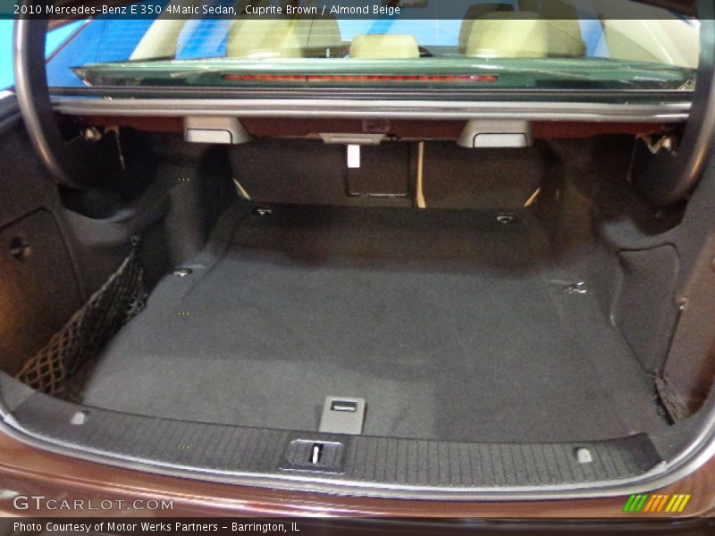  2010 E 350 4Matic Sedan Trunk