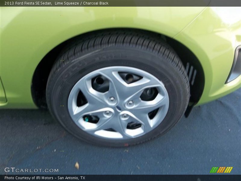 Lime Squeeze / Charcoal Black 2013 Ford Fiesta SE Sedan