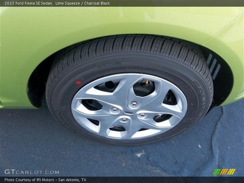 Lime Squeeze / Charcoal Black 2013 Ford Fiesta SE Sedan