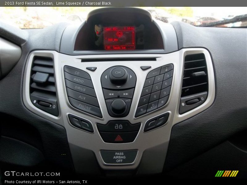 Lime Squeeze / Charcoal Black 2013 Ford Fiesta SE Sedan