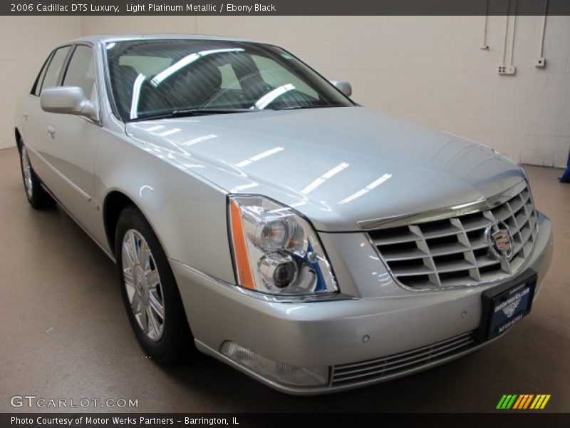 Light Platinum Metallic / Ebony Black 2006 Cadillac DTS Luxury