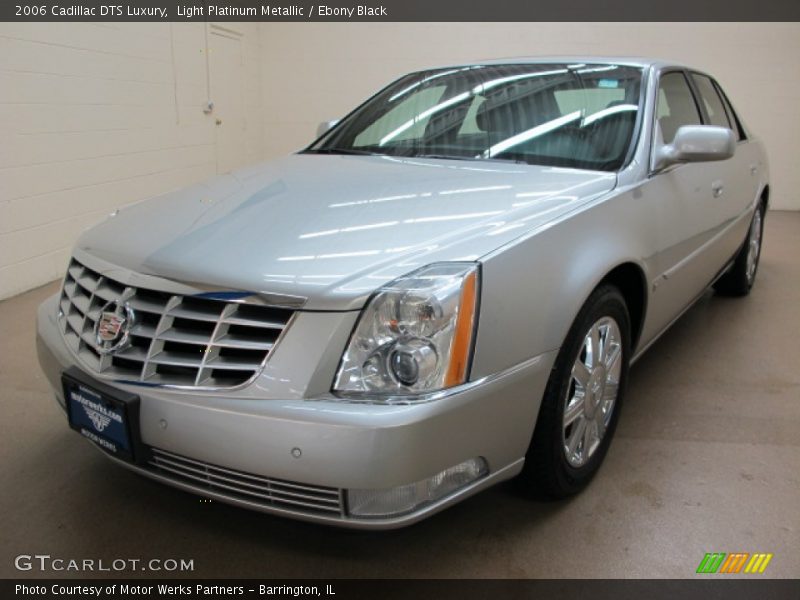 Light Platinum Metallic / Ebony Black 2006 Cadillac DTS Luxury