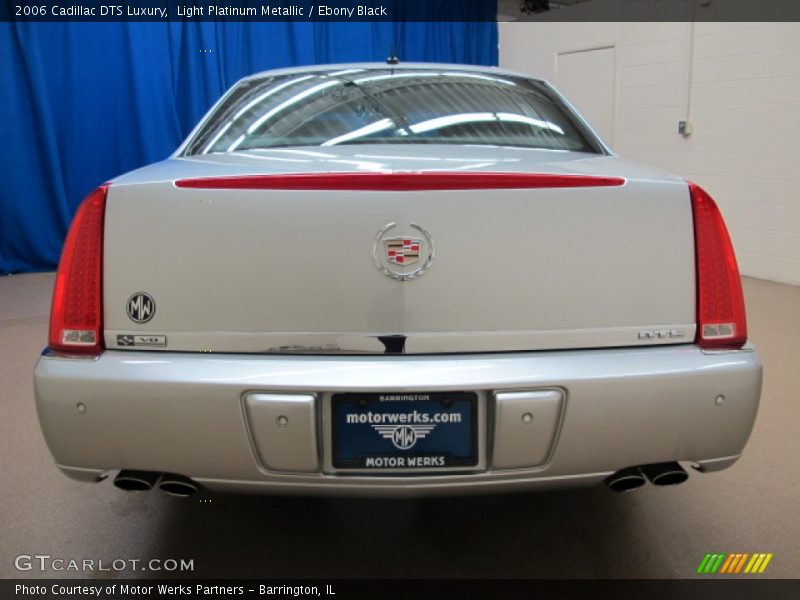 Light Platinum Metallic / Ebony Black 2006 Cadillac DTS Luxury