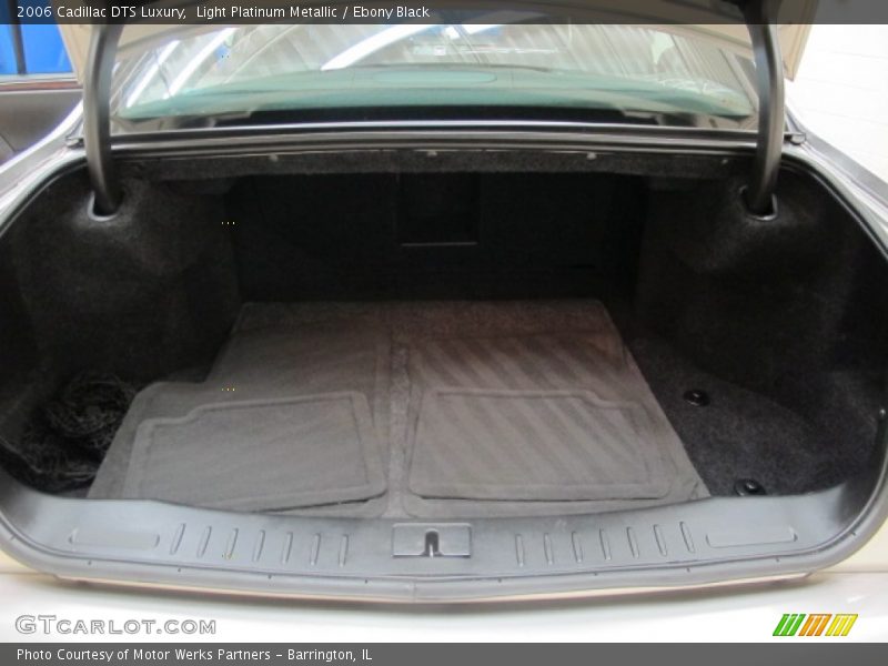 Light Platinum Metallic / Ebony Black 2006 Cadillac DTS Luxury