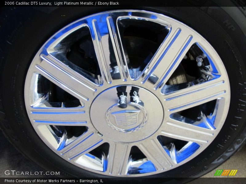 Light Platinum Metallic / Ebony Black 2006 Cadillac DTS Luxury