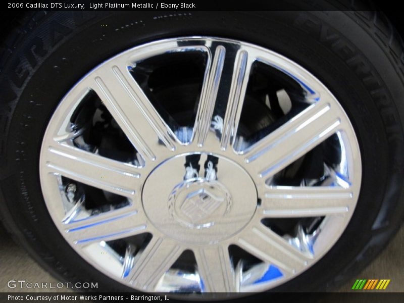 Light Platinum Metallic / Ebony Black 2006 Cadillac DTS Luxury