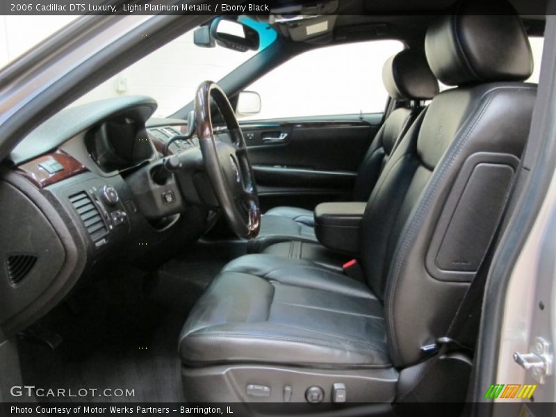 Light Platinum Metallic / Ebony Black 2006 Cadillac DTS Luxury