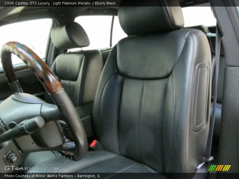 Light Platinum Metallic / Ebony Black 2006 Cadillac DTS Luxury