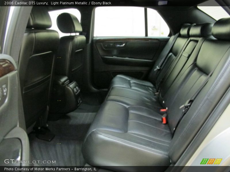 Light Platinum Metallic / Ebony Black 2006 Cadillac DTS Luxury