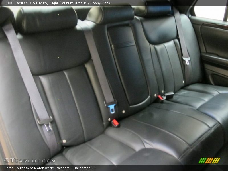 Light Platinum Metallic / Ebony Black 2006 Cadillac DTS Luxury