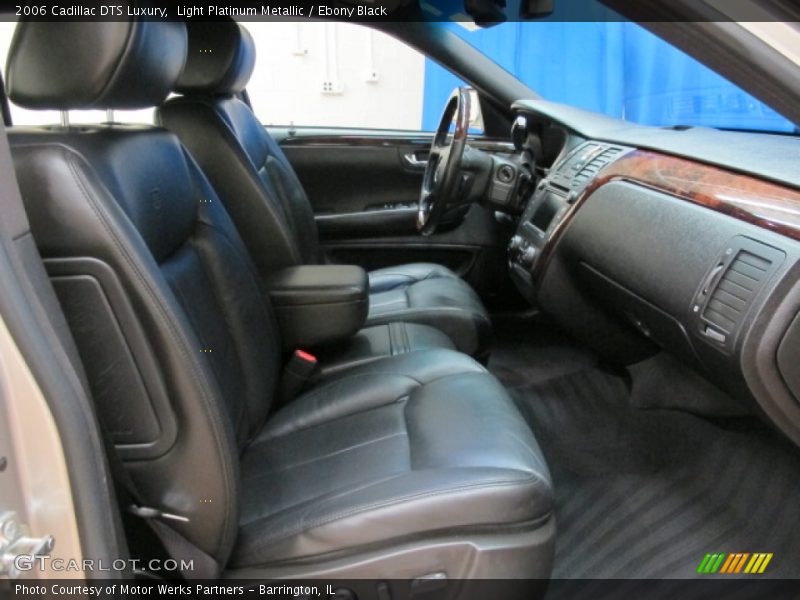 Light Platinum Metallic / Ebony Black 2006 Cadillac DTS Luxury