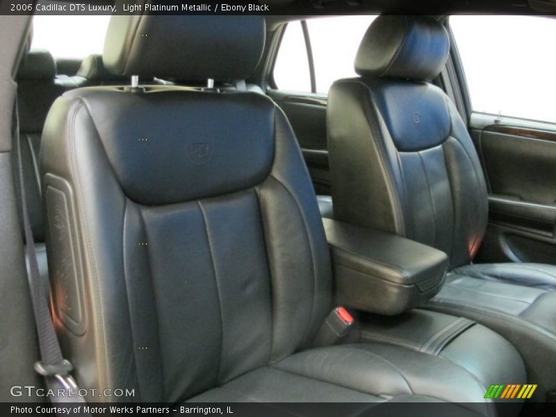 Light Platinum Metallic / Ebony Black 2006 Cadillac DTS Luxury