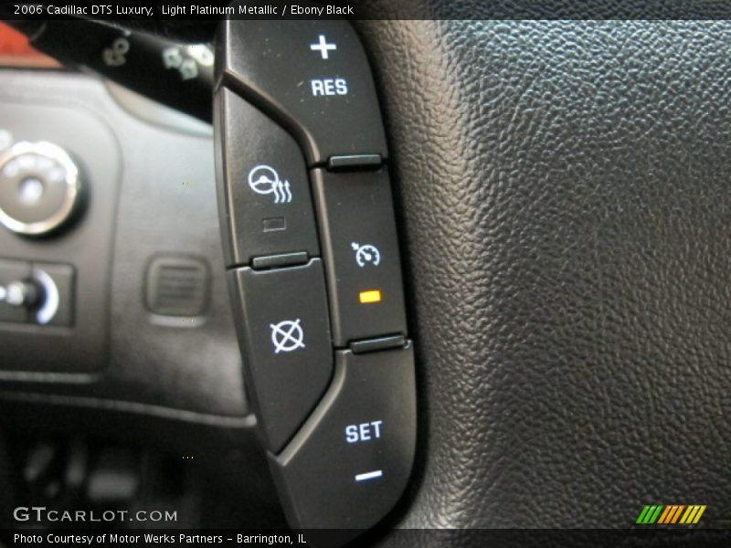 Light Platinum Metallic / Ebony Black 2006 Cadillac DTS Luxury