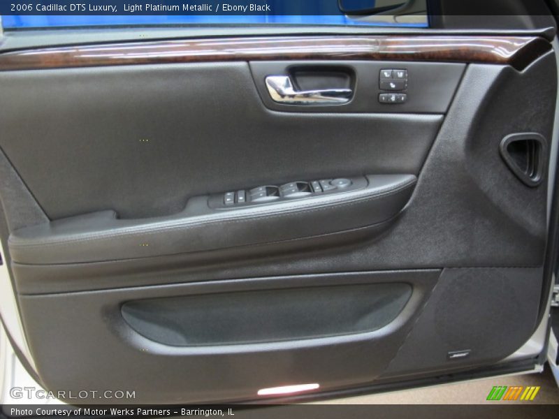 Light Platinum Metallic / Ebony Black 2006 Cadillac DTS Luxury