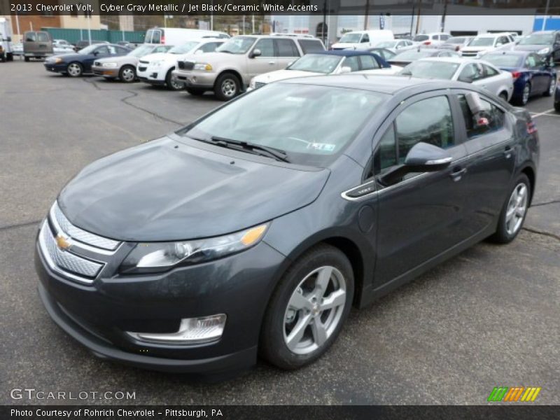 Front 3/4 View of 2013 Volt 