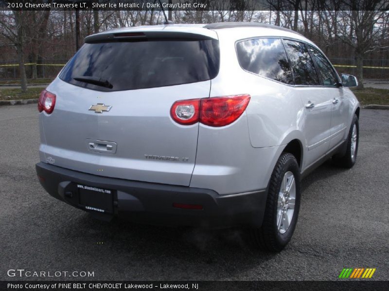 Silver Ice Metallic / Dark Gray/Light Gray 2010 Chevrolet Traverse LT
