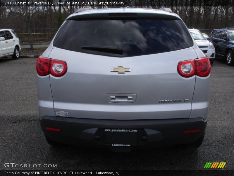 Silver Ice Metallic / Dark Gray/Light Gray 2010 Chevrolet Traverse LT