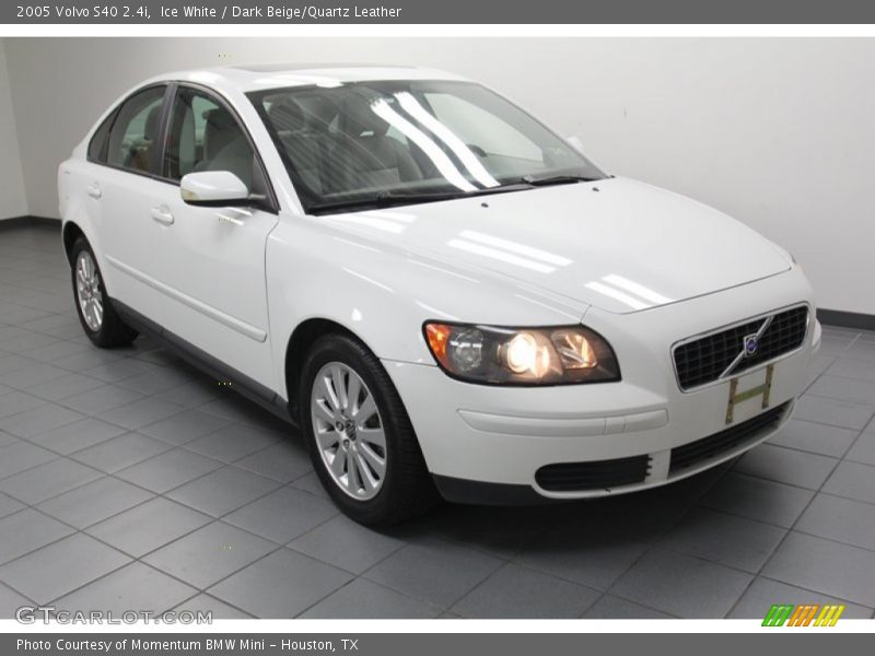 Ice White / Dark Beige/Quartz Leather 2005 Volvo S40 2.4i