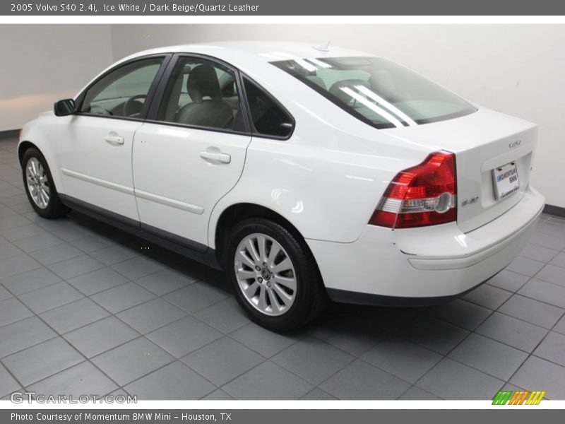 Ice White / Dark Beige/Quartz Leather 2005 Volvo S40 2.4i