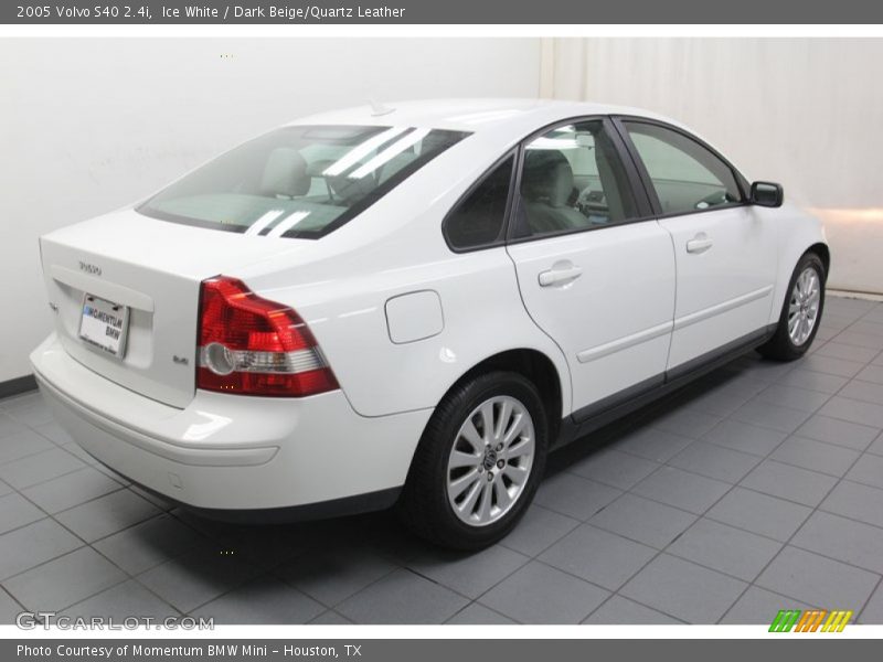 Ice White / Dark Beige/Quartz Leather 2005 Volvo S40 2.4i