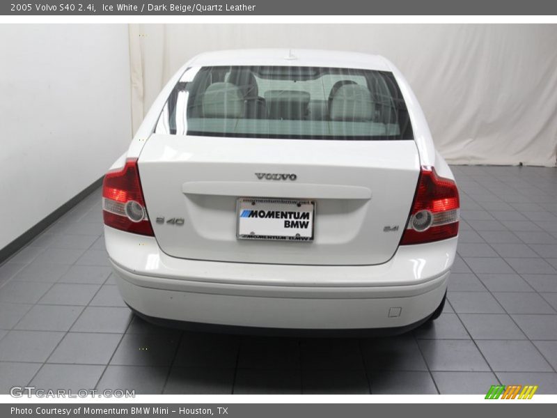 Ice White / Dark Beige/Quartz Leather 2005 Volvo S40 2.4i