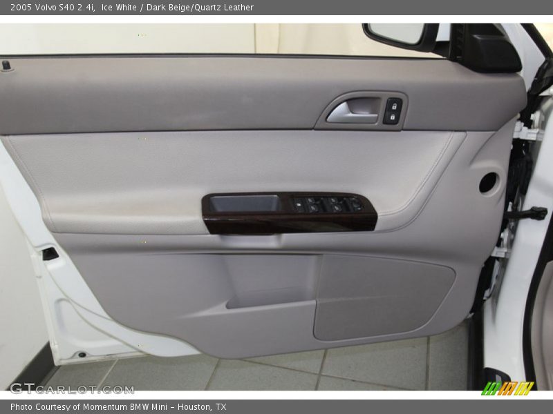 Ice White / Dark Beige/Quartz Leather 2005 Volvo S40 2.4i