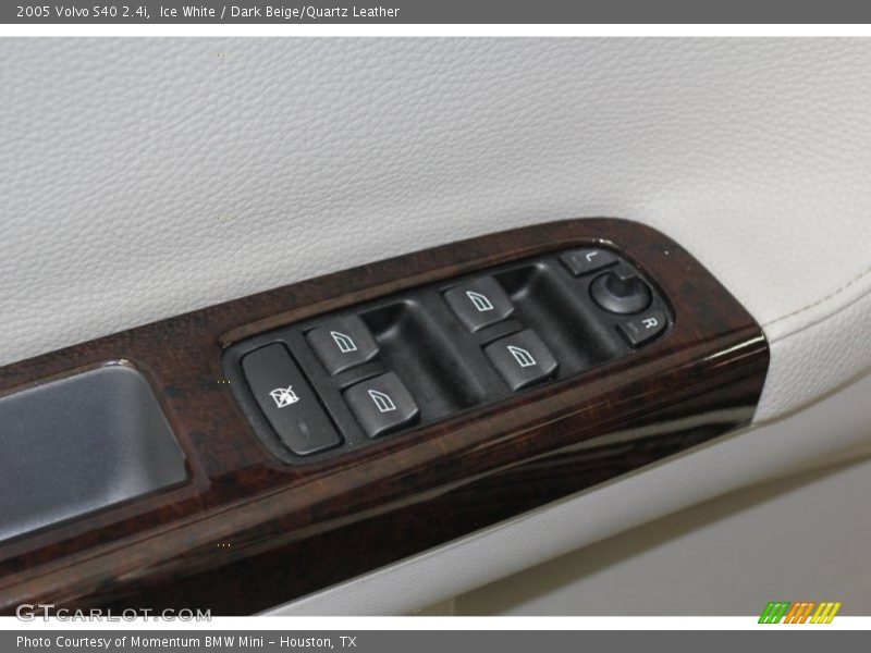 Ice White / Dark Beige/Quartz Leather 2005 Volvo S40 2.4i