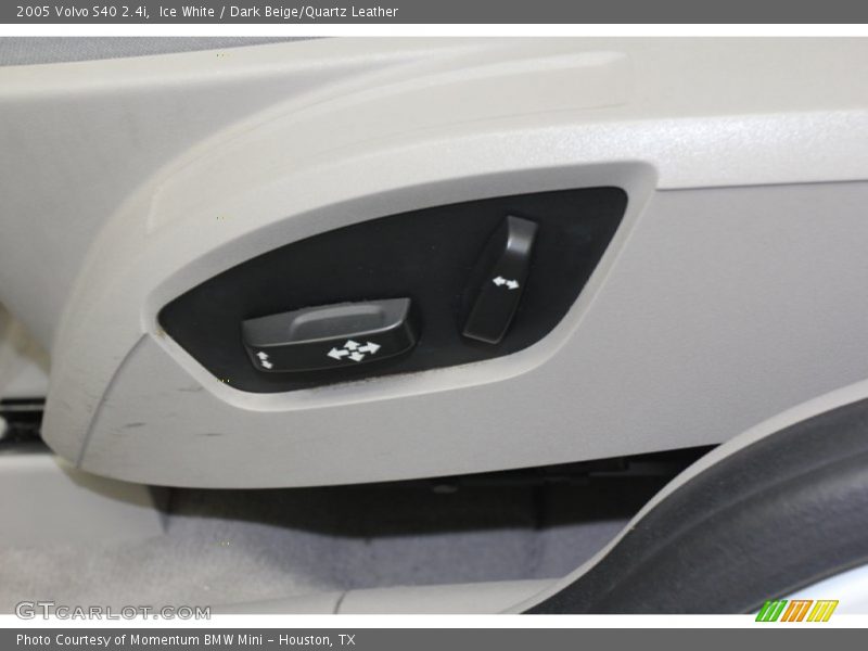 Ice White / Dark Beige/Quartz Leather 2005 Volvo S40 2.4i
