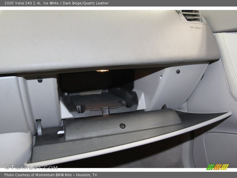 Ice White / Dark Beige/Quartz Leather 2005 Volvo S40 2.4i