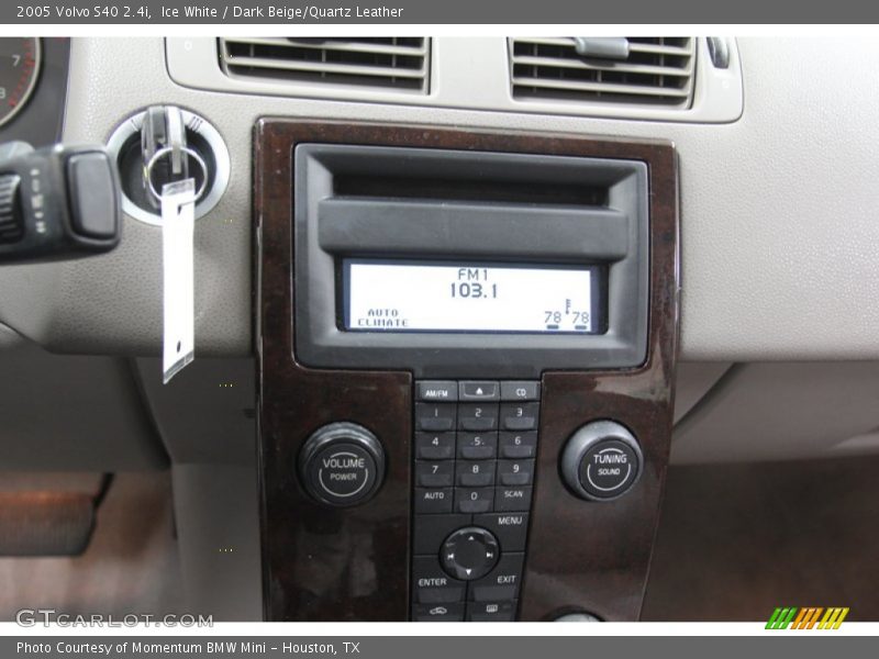 Ice White / Dark Beige/Quartz Leather 2005 Volvo S40 2.4i