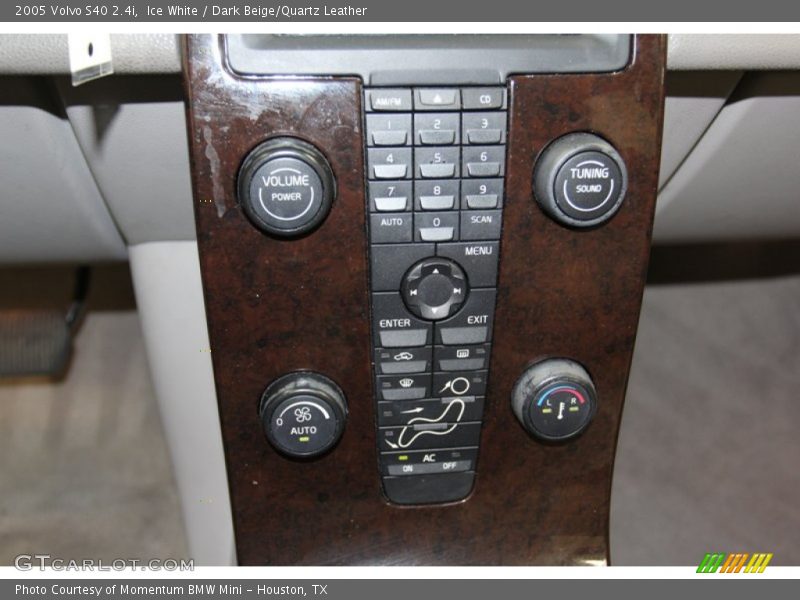 Ice White / Dark Beige/Quartz Leather 2005 Volvo S40 2.4i