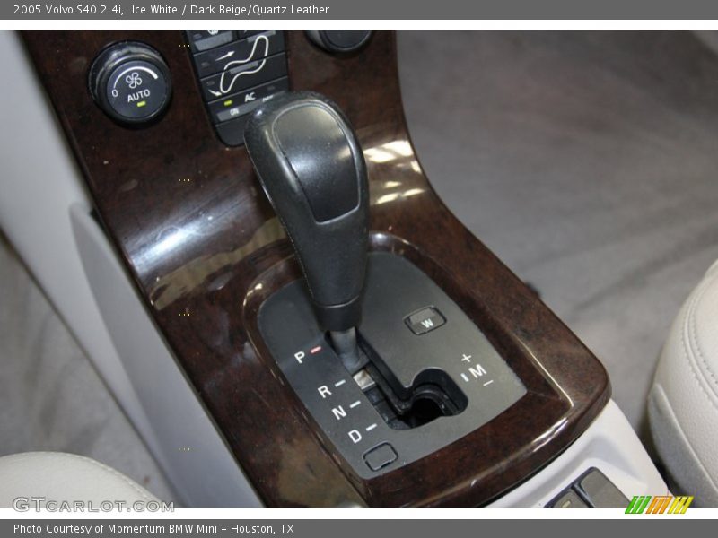 Ice White / Dark Beige/Quartz Leather 2005 Volvo S40 2.4i