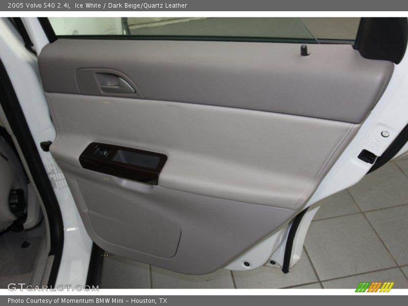 Ice White / Dark Beige/Quartz Leather 2005 Volvo S40 2.4i