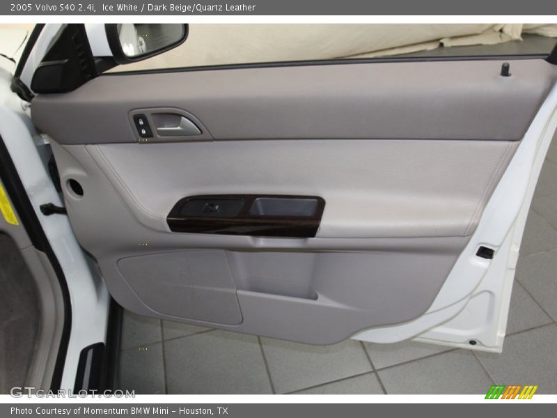 Ice White / Dark Beige/Quartz Leather 2005 Volvo S40 2.4i